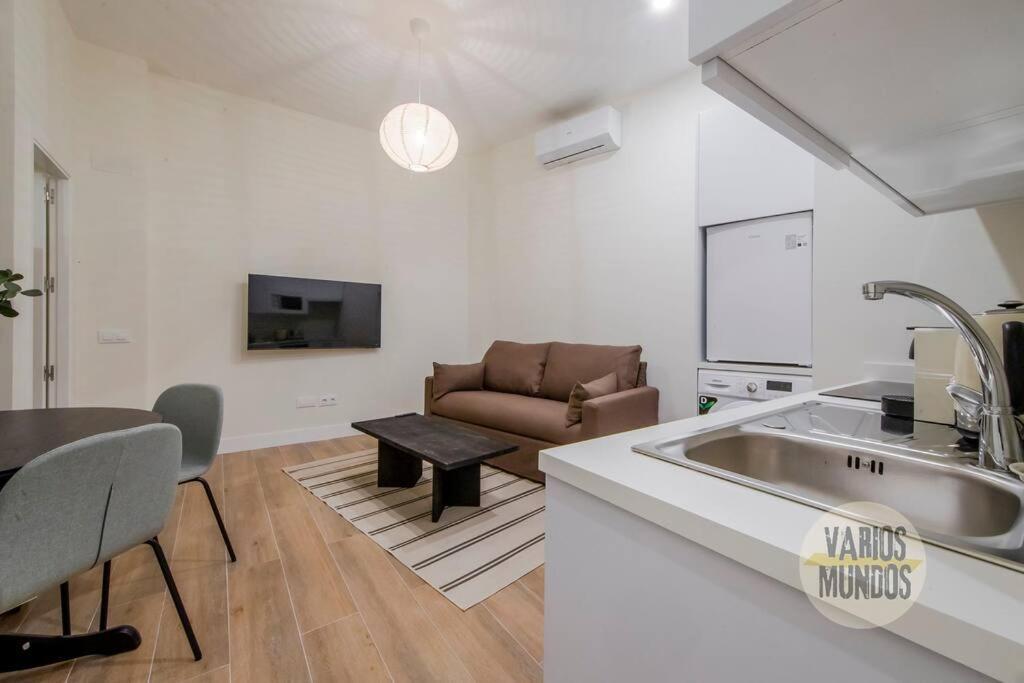 Cozy Y Centrico Apt Para 6Pax En Plaza Del Carmen E2 Madrid Exterior photo