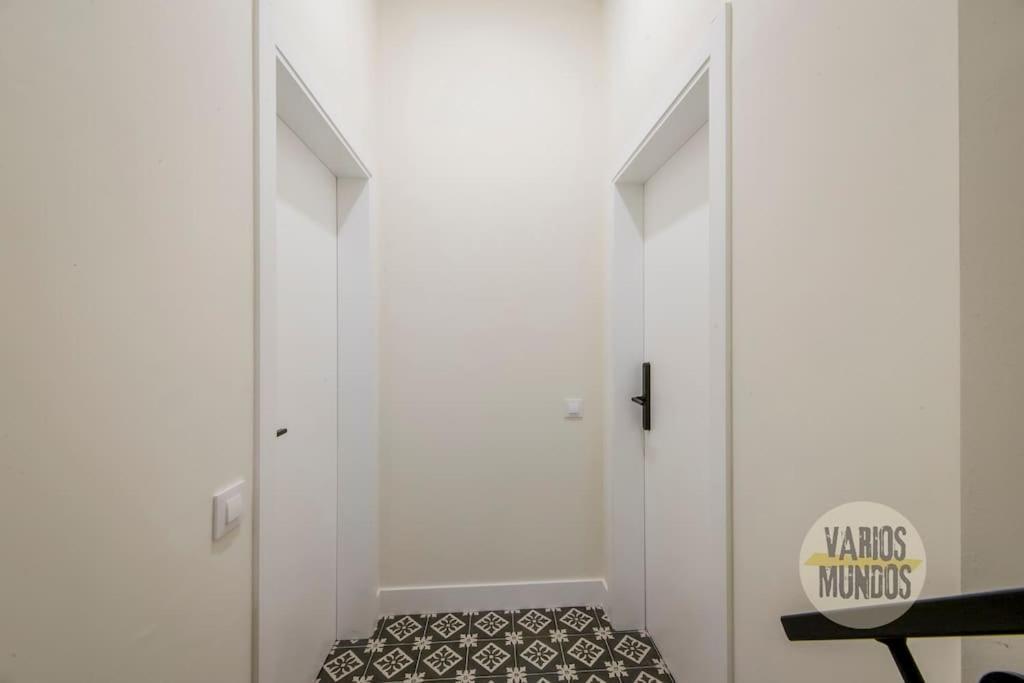 Cozy Y Centrico Apt Para 6Pax En Plaza Del Carmen E2 Madrid Exterior photo