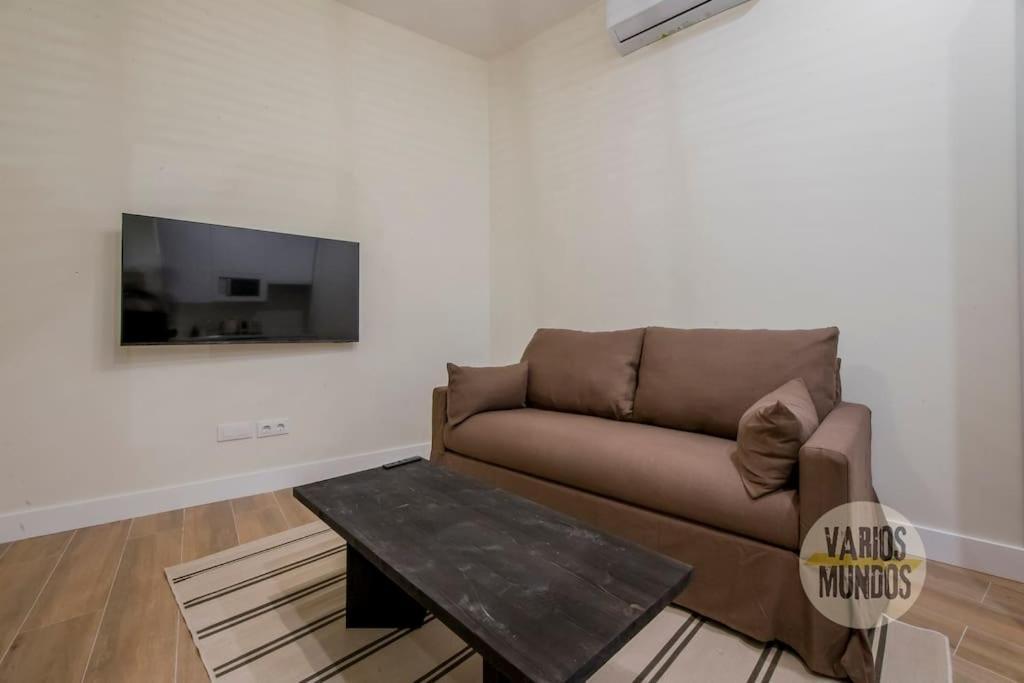 Cozy Y Centrico Apt Para 6Pax En Plaza Del Carmen E2 Madrid Exterior photo